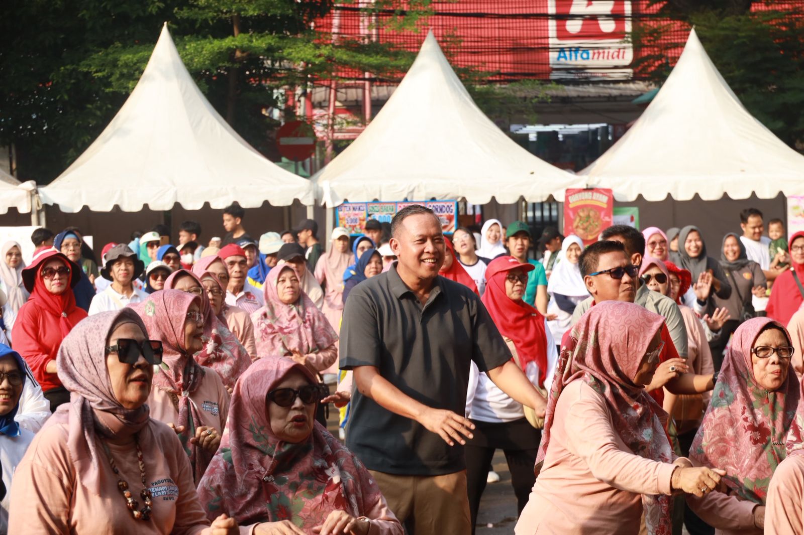Wali Kota Bekasi Tri Adhianto Dorong UMKM Lewat Bazar di Bekasi Selatan