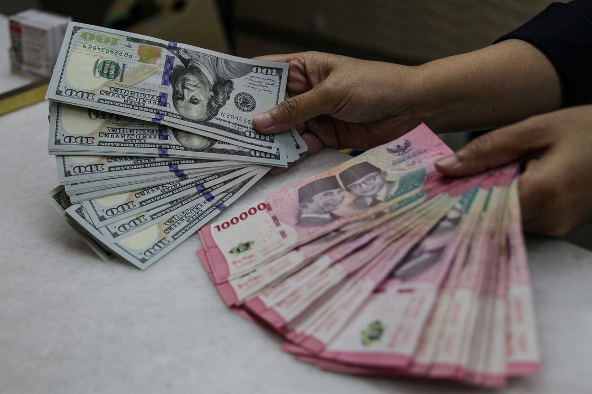 Nilai Tukar Rupiah Tertekan, Analis Prediksi Sentuh Rp18.150 per Dolar